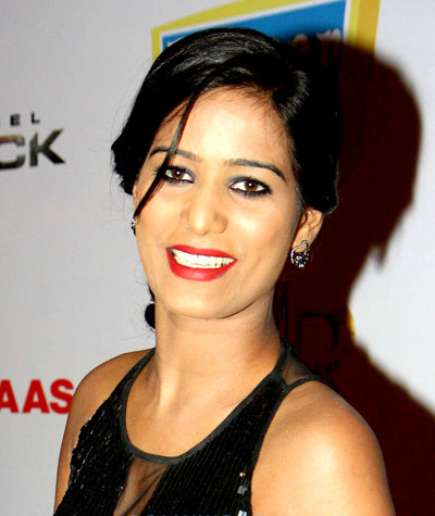 Poonam_Pandey_at_Riddick_premier_(cropped).jpg